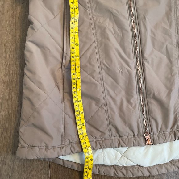 Mountain Hardwear Tan Ski Jacket with Insulated Design - Picture 14 of 16